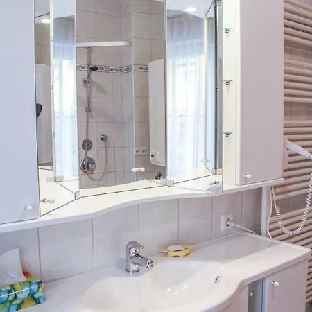 Haus Lenz - Fam Ostermann Апартаменты Пухберг-ам-Шнеберг